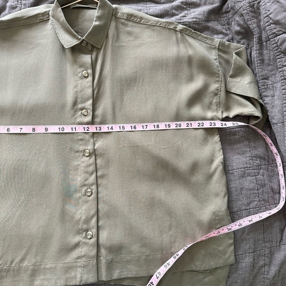 Everlane | The Drapey Square Shirt - Picture 8 of 9